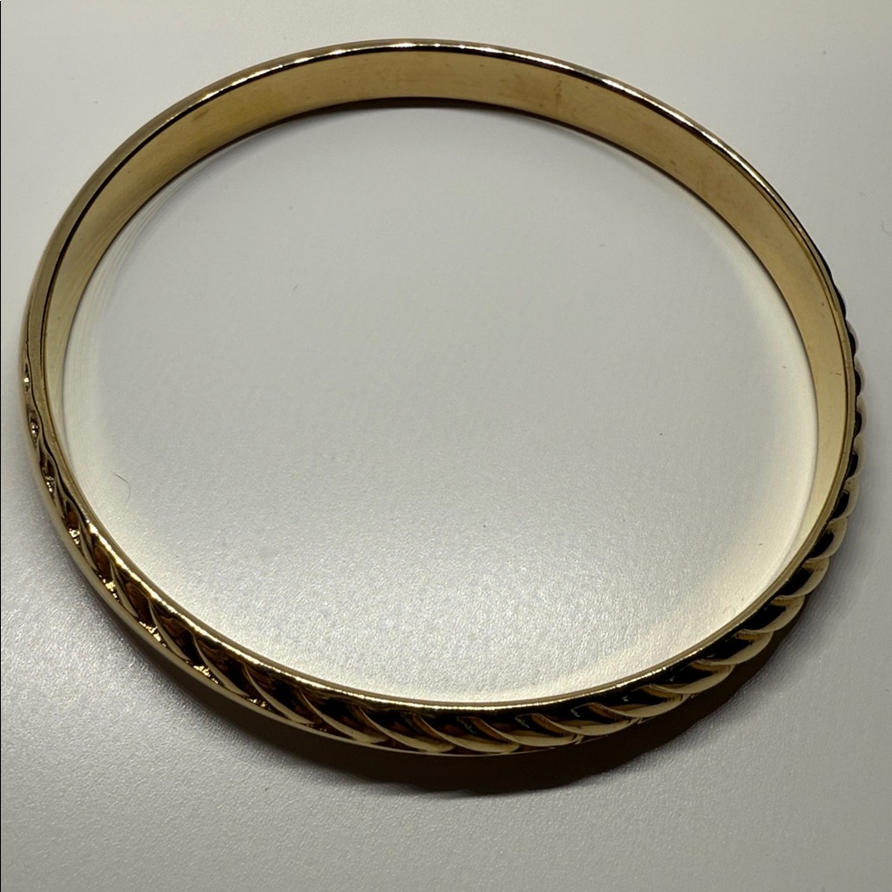 Elegant large Gold-Tone bangle modern bracelet